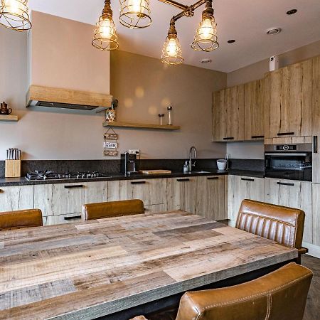 Charming Holiday Home in Nijverdal with Jacuzzi Buitenkant foto